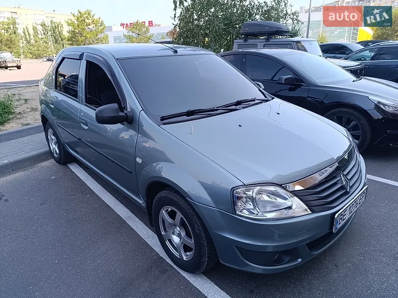 Renault Logan 2011