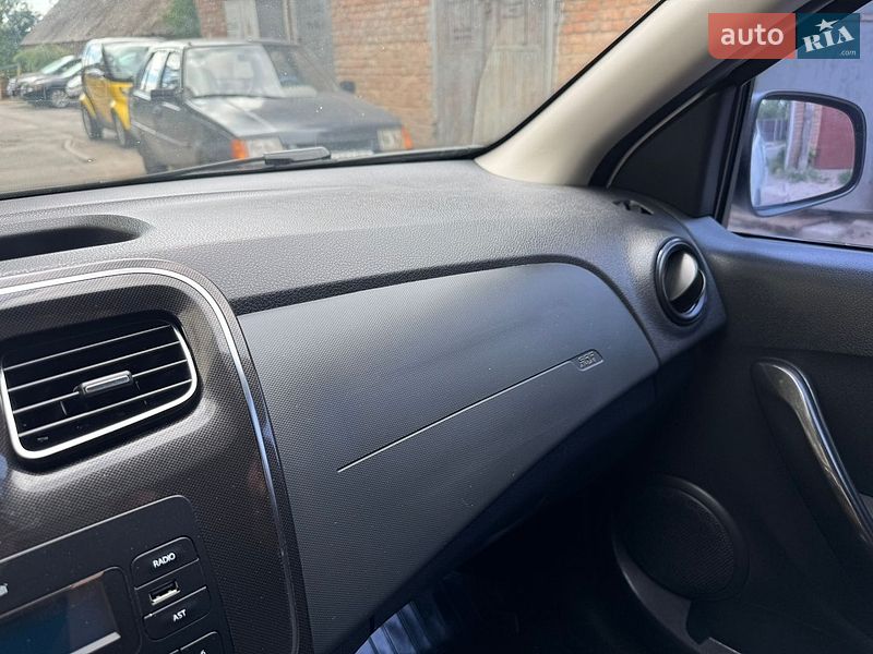 Седан Renault Logan 2019 в Киеве фото 50 Седан Renault Logan 2019 в Киеве
