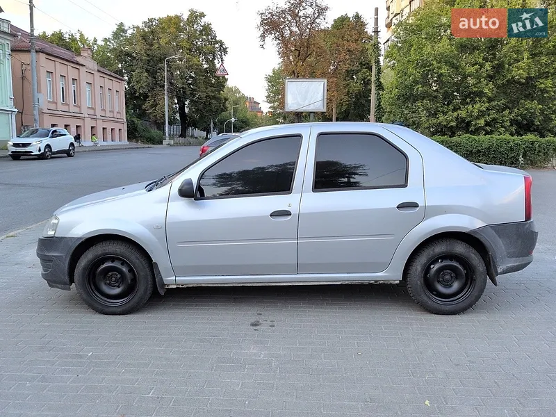 Renault Logan 2011
