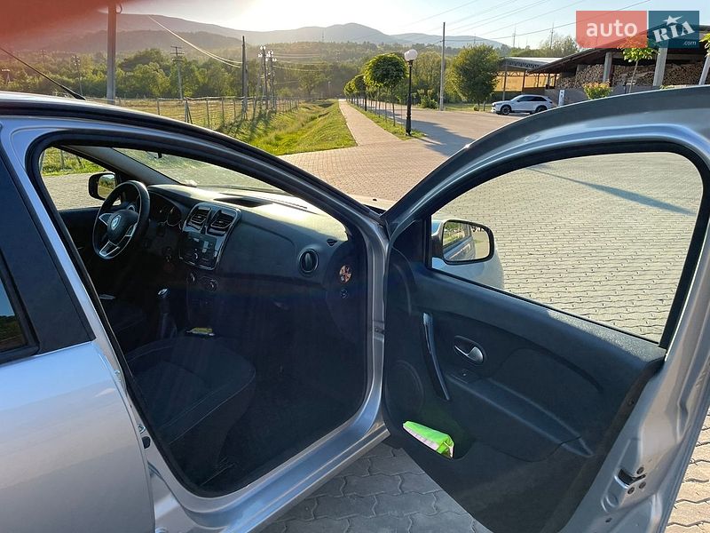Седан Renault Logan 2021 в Сваляве