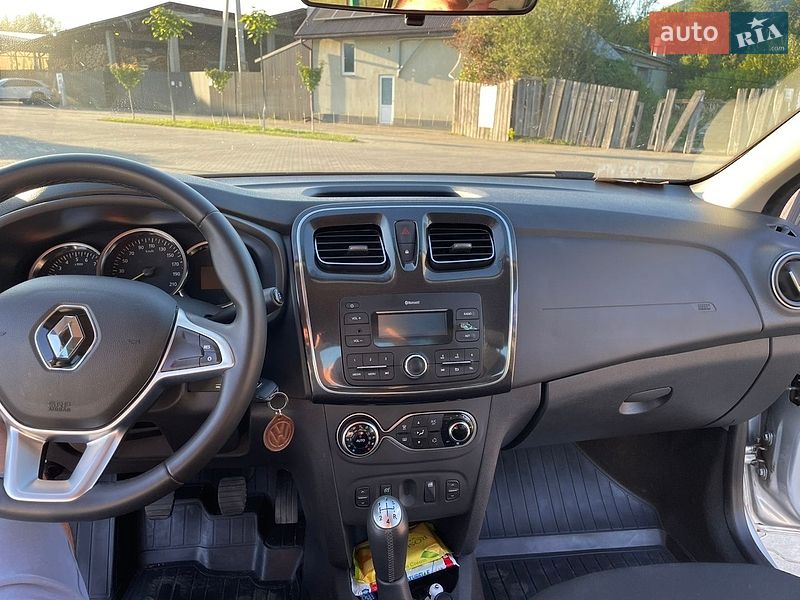 Седан Renault Logan 2021 в Сваляве