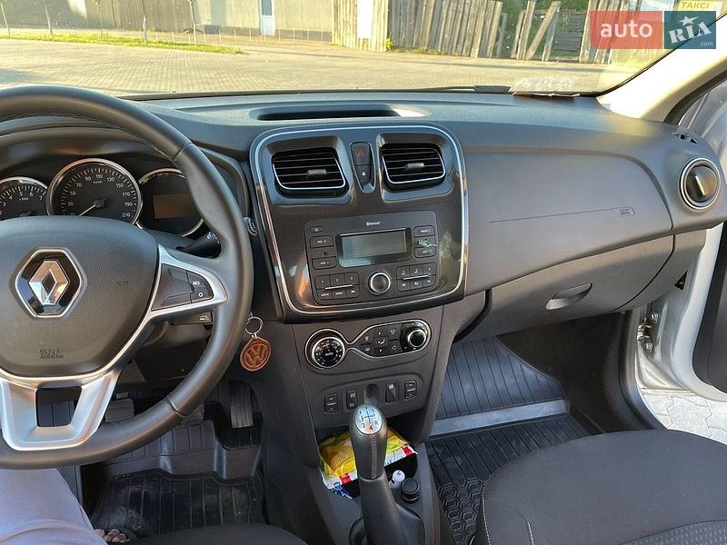 Седан Renault Logan 2021 в Сваляве