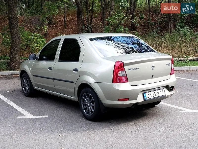 Renault Logan 2011