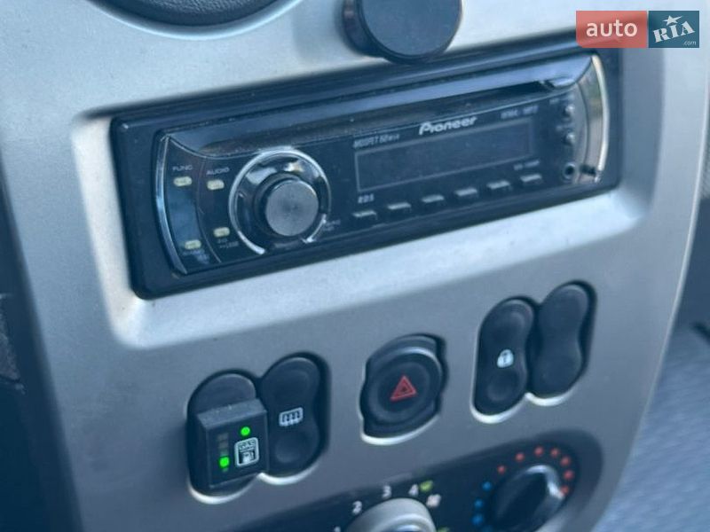 Седан Renault Logan 2009 в Чернівцях