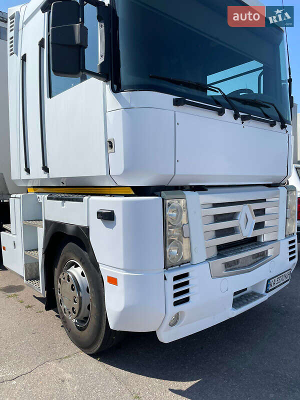 Renault Magnum