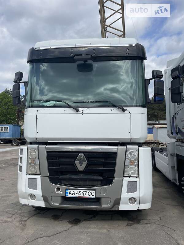 Вантажівки Renault Magnum