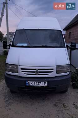 Renault Mascott  2001