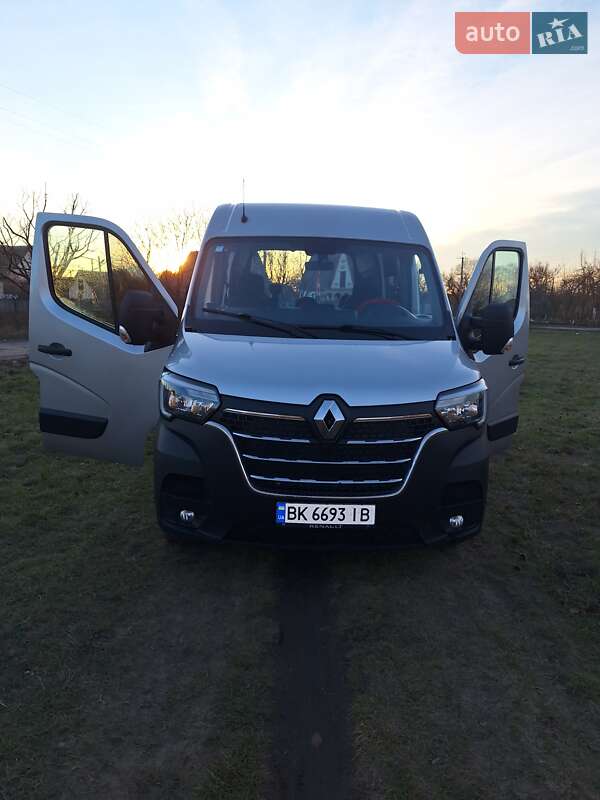 Мінівен Renault Master
