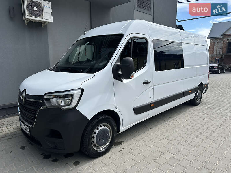 Вантажопасажирський фургон Renault Master