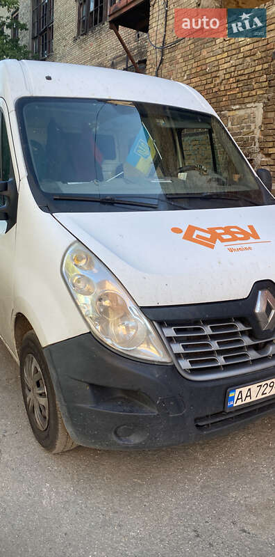 Вантажівки Renault Master
