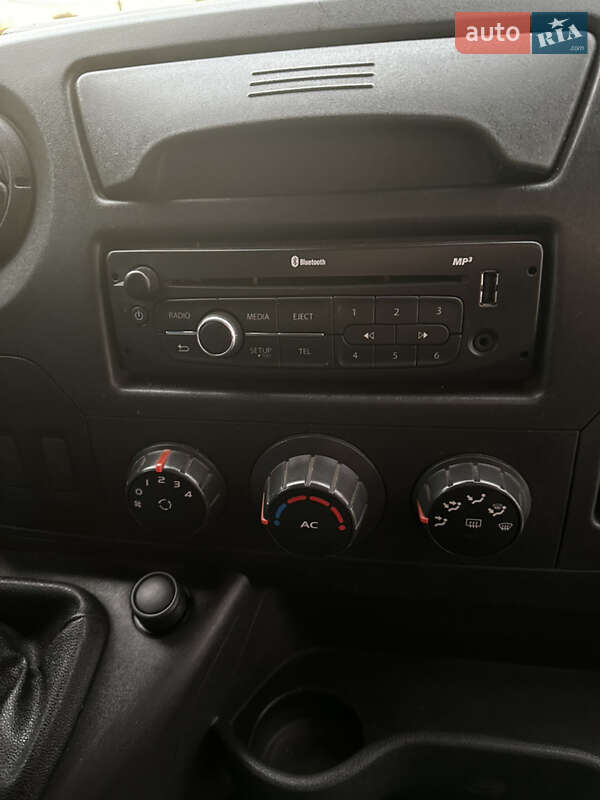 Грузовой фургон Renault Master 2014 в Лохвице