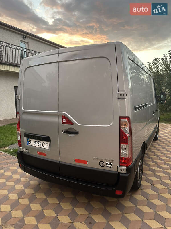 Грузовой фургон Renault Master 2014 в Лохвице