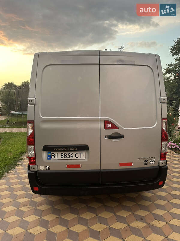 Грузовой фургон Renault Master 2014 в Лохвице