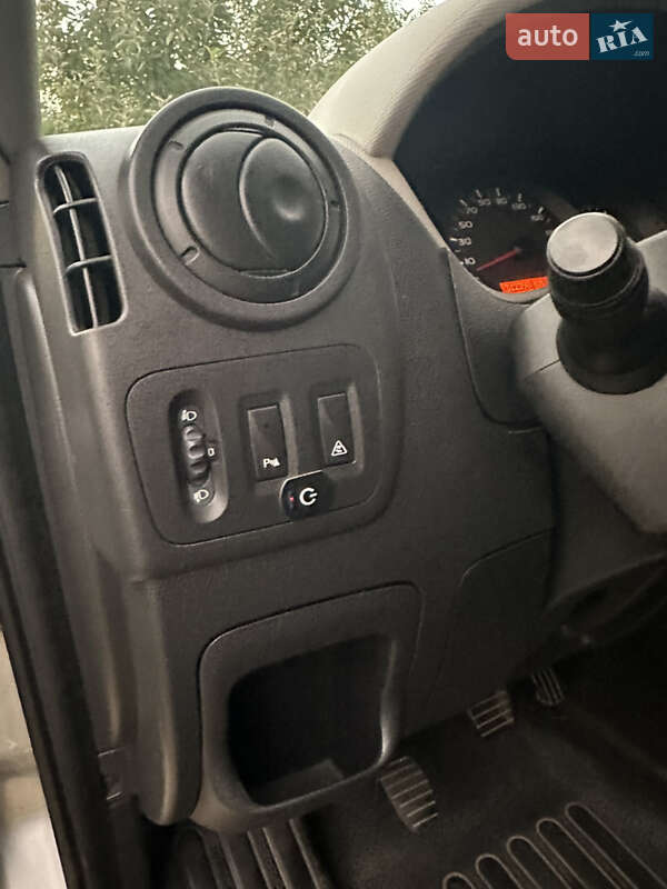 Грузовой фургон Renault Master 2014 в Лохвице