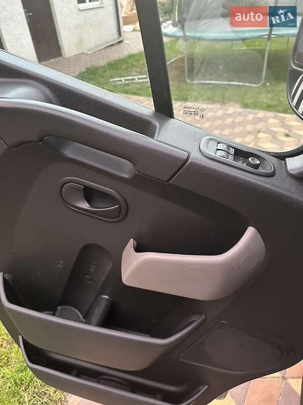 Грузовой фургон Renault Master 2014 в Лохвице
