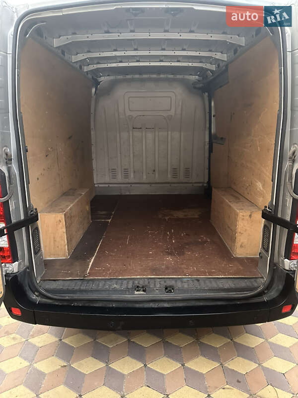 Грузовой фургон Renault Master 2014 в Лохвице