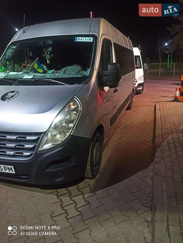 Легкові Renault Master