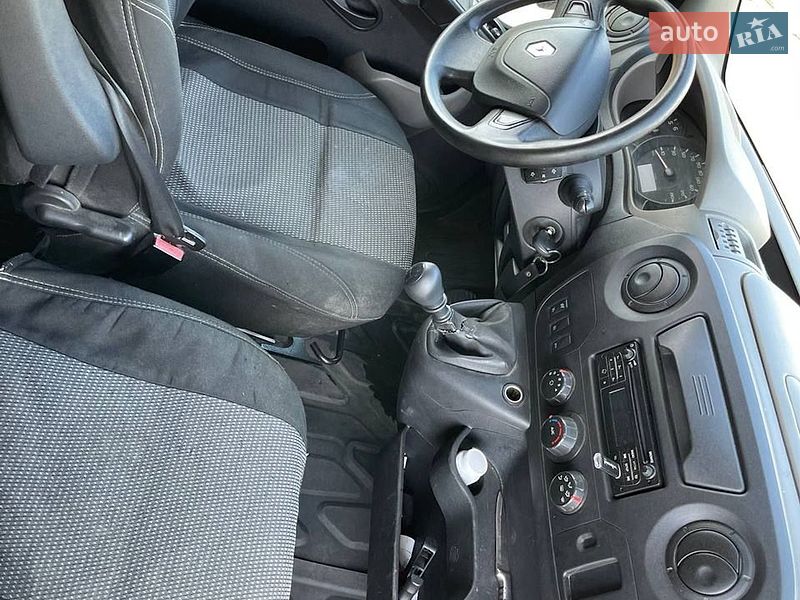 Грузовой фургон Renault Master 2017 в Олевске