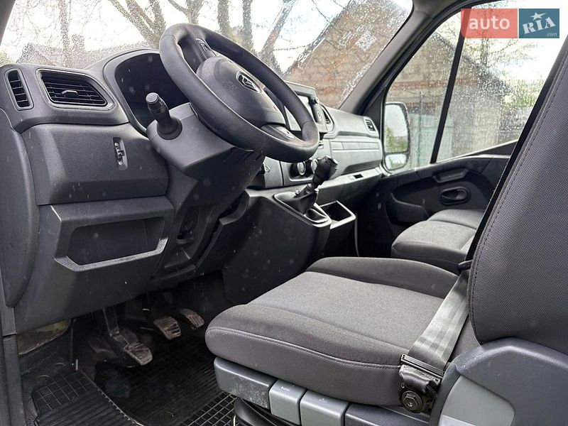 Вантажний фургон Renault Master 2022 в Радивиліві