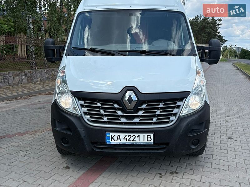 Вантажний фургон Renault Master 2015 в Маневичах