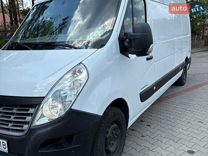 Вантажний фургон Renault Master 2015 в Маневичах