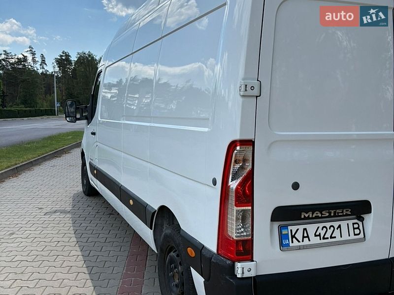 Вантажний фургон Renault Master 2015 в Маневичах
