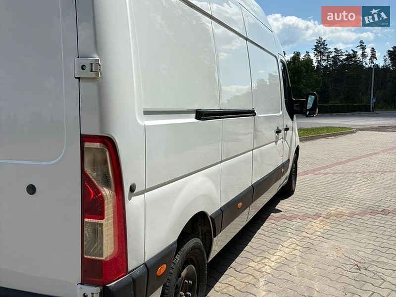 Вантажний фургон Renault Master 2015 в Маневичах