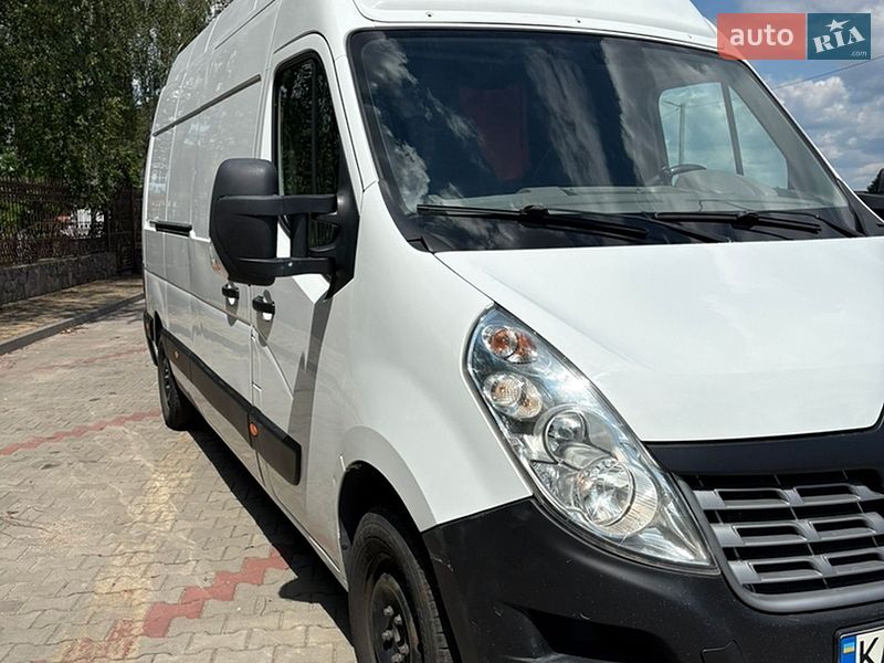Вантажний фургон Renault Master 2015 в Маневичах