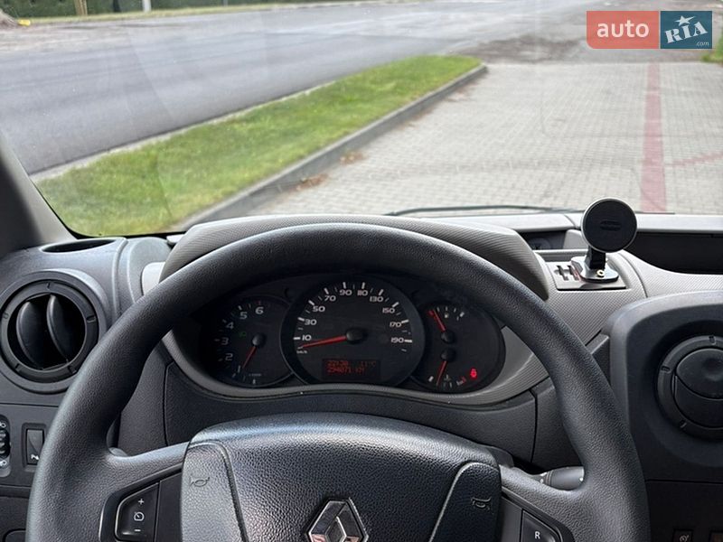 Вантажний фургон Renault Master 2015 в Маневичах