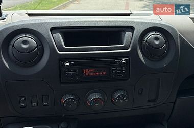 Вантажний фургон Renault Master 2015 в Маневичах