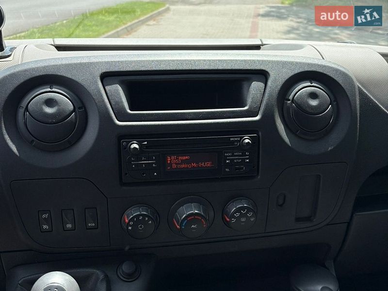 Вантажний фургон Renault Master 2015 в Маневичах