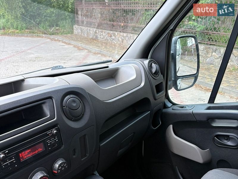 Вантажний фургон Renault Master 2015 в Маневичах