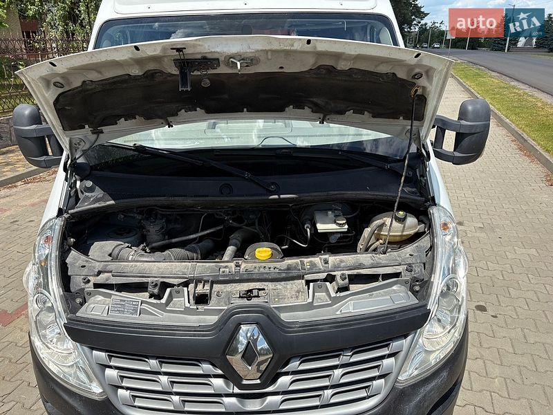 Вантажний фургон Renault Master 2015 в Маневичах