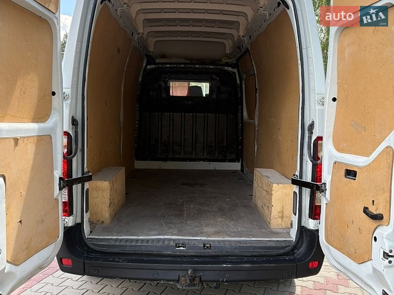 Вантажний фургон Renault Master 2015 в Маневичах