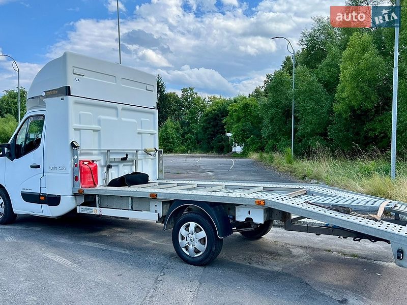 Евакуатор Renault Master 2016 в Львові