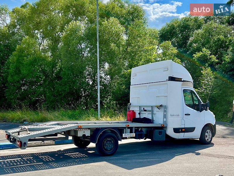 Евакуатор Renault Master 2016 в Львові