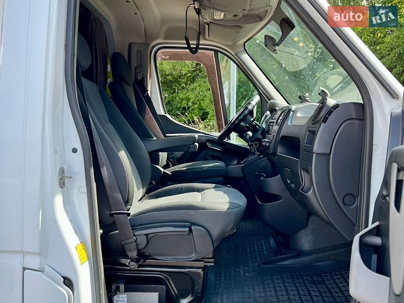 Евакуатор Renault Master 2016 в Львові