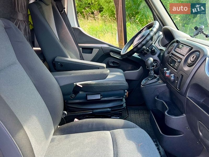 Евакуатор Renault Master 2016 в Львові