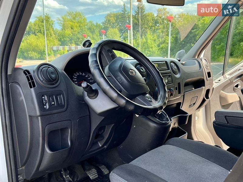 Евакуатор Renault Master 2016 в Львові