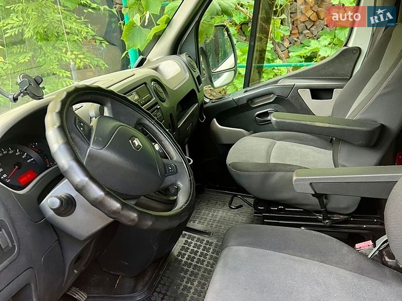 Евакуатор Renault Master 2016 в Львові