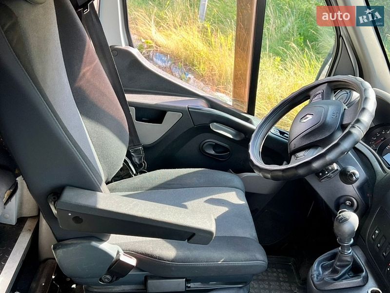 Евакуатор Renault Master 2016 в Львові