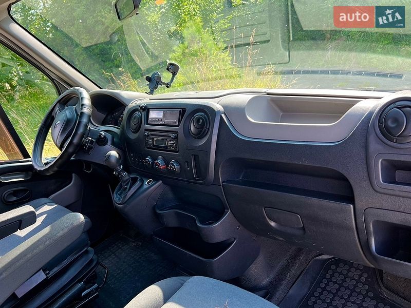 Евакуатор Renault Master 2016 в Львові