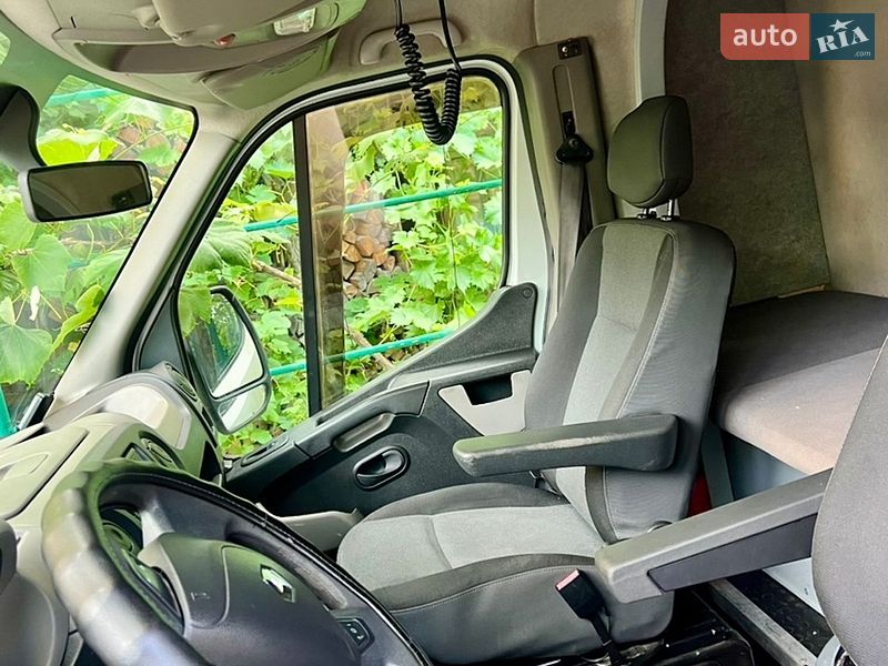 Евакуатор Renault Master 2016 в Львові