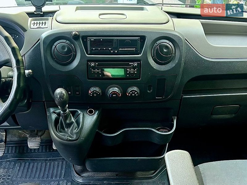 Евакуатор Renault Master 2016 в Львові
