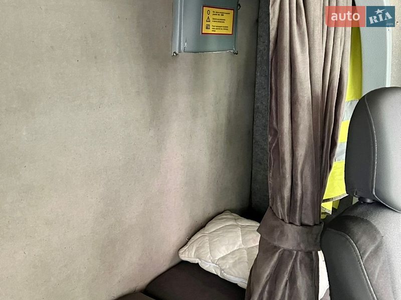 Евакуатор Renault Master 2016 в Львові