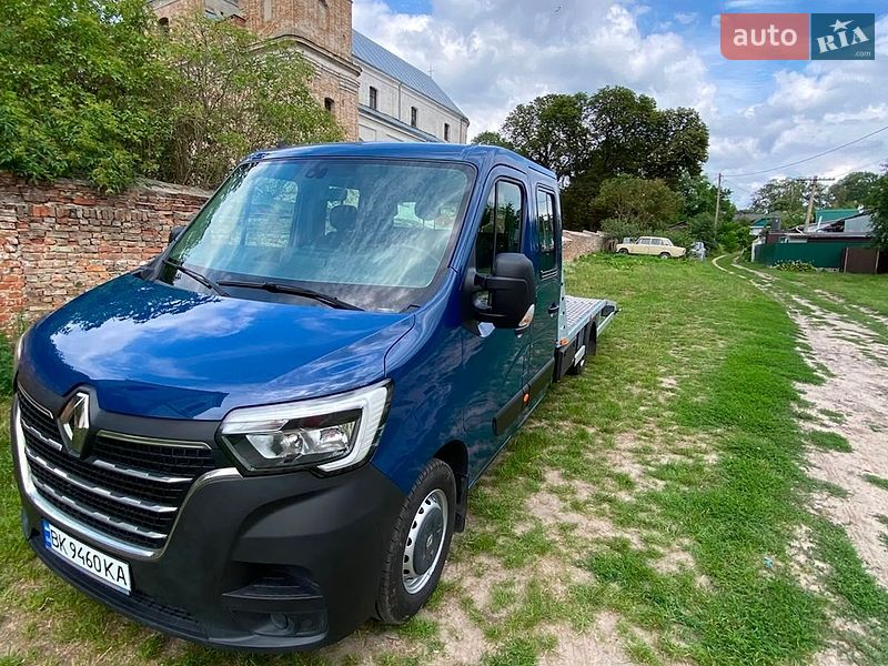 Вантажівки Renault Master