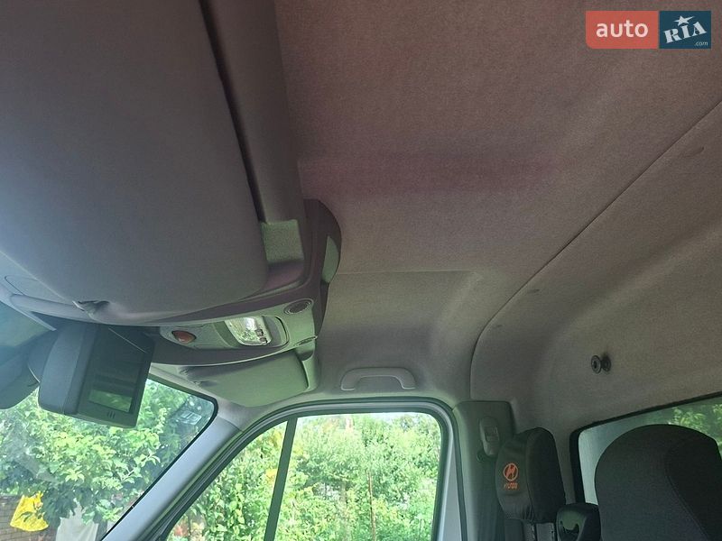 Вантажний фургон Renault Master 2016 в Чернівцях
