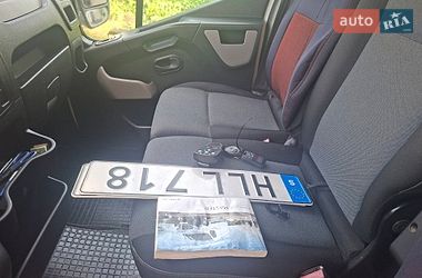 Вантажний фургон Renault Master 2016 в Чернівцях