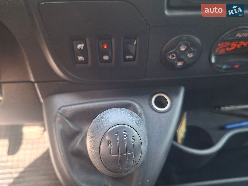 Вантажний фургон Renault Master 2016 в Чернівцях