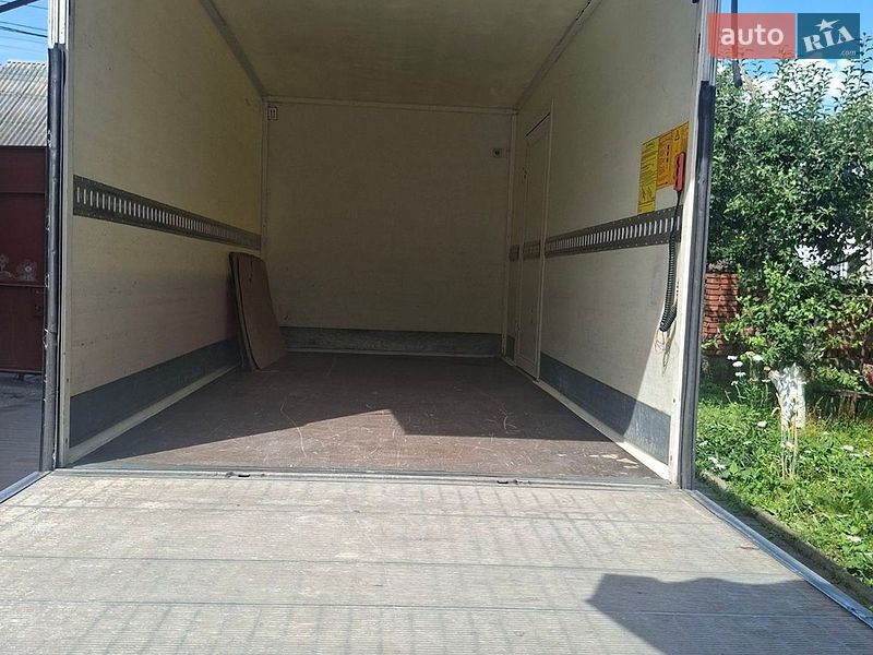 Вантажний фургон Renault Master 2016 в Чернівцях